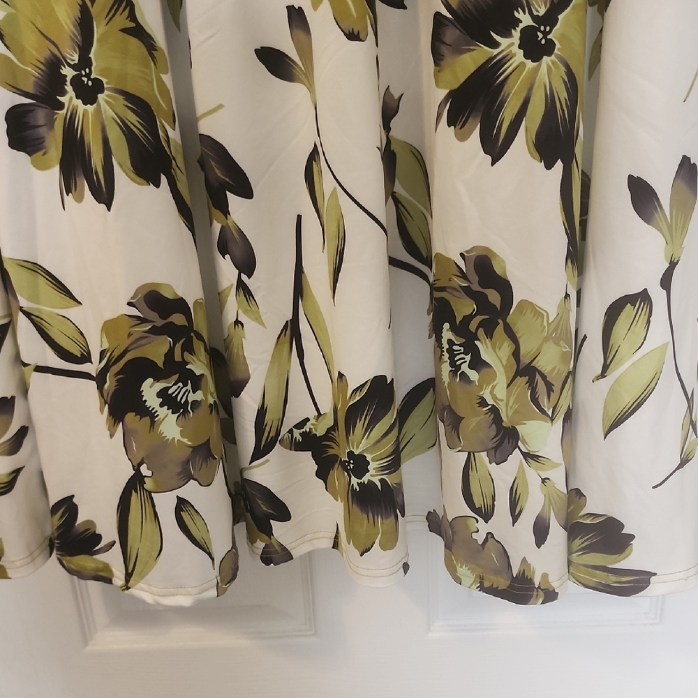 SHEIN Olive and White Floral Midi Dress - Picture 5 of 11